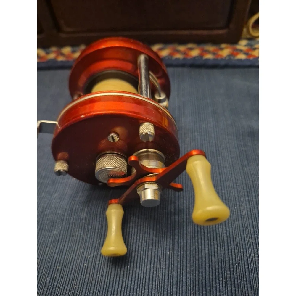 Abu Garcia AMMBASSADUER 5000  FISHING BAITCAST REEL